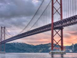 Puente 25 de Abril