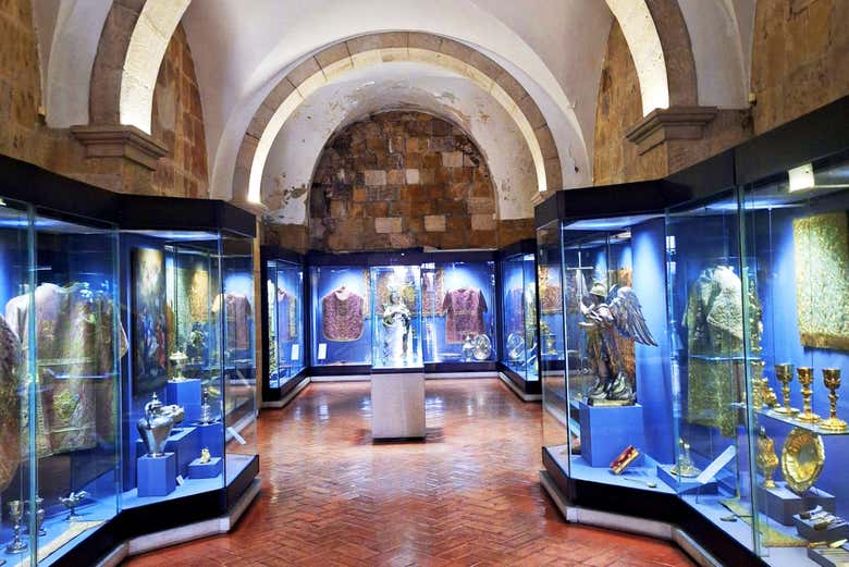 Exposición en el interior de la Catedral de Lisboa