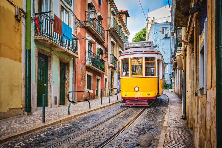 Un tram ad Alfama