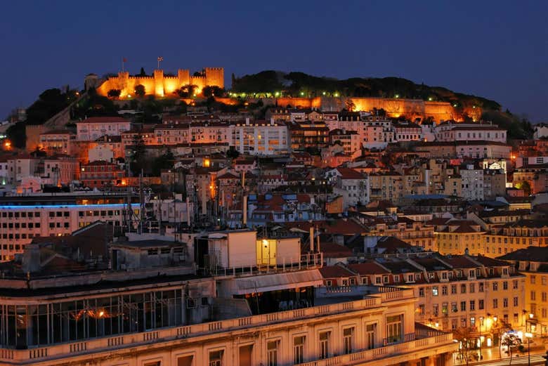 Podemos recorrer Lisboa de noche