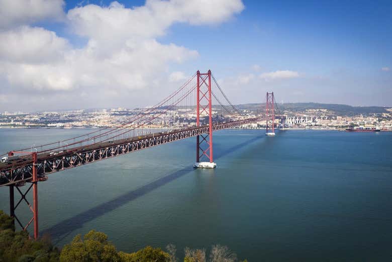 Panorámica del puente 25 de Abril