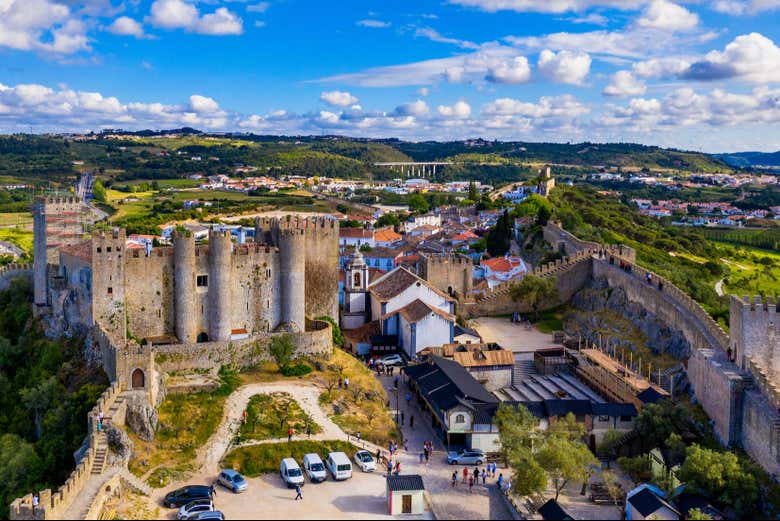 Vistas aéreas de la ciudad amurallada de Óbidos