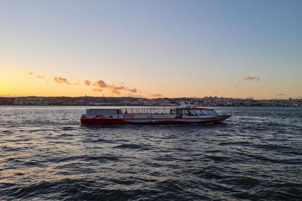 Balade en bateau au coucher de soleil à Lisbonne