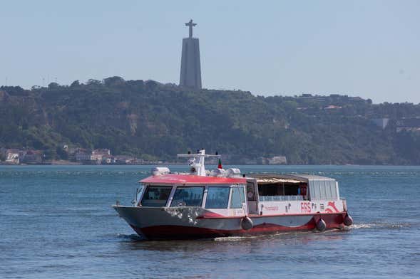 Paseo en barco por Lisboa