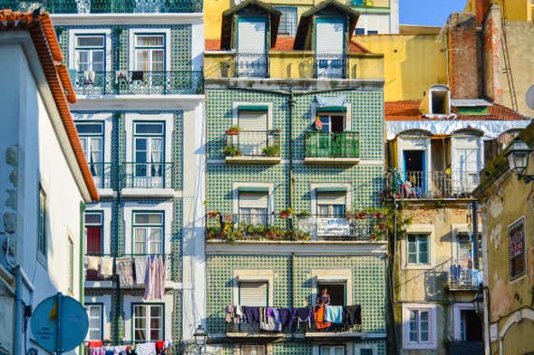 Tour por Mouraria + Aperitivo y espectáculo de fado