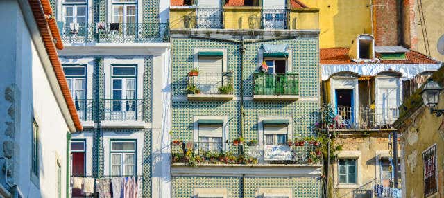 Tour por Mouraria + Aperitivo y espectáculo de fado