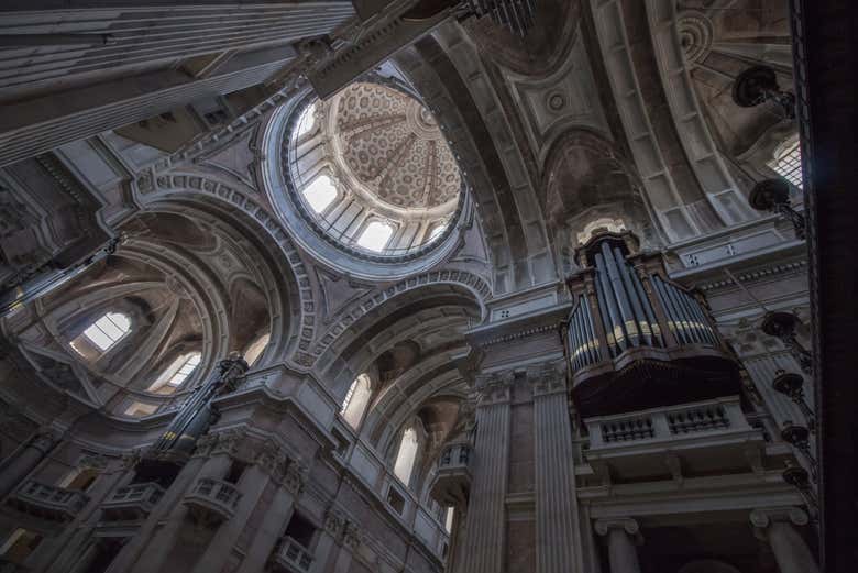 Um dos órgãos da basílica