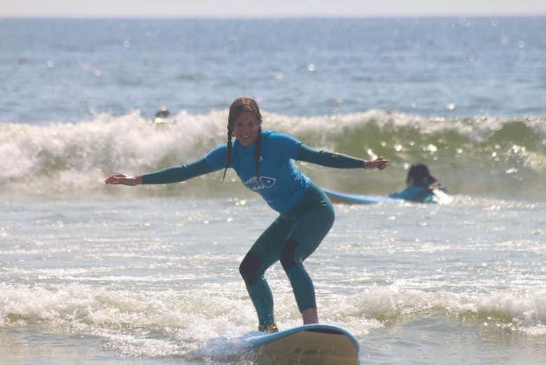 In equilibrio sulla tavola da surf