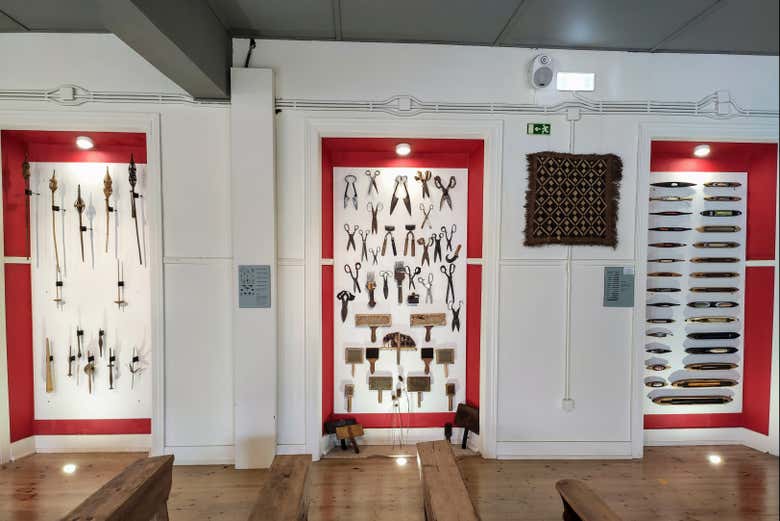 Vous verrez différents outils de l'industrie textile