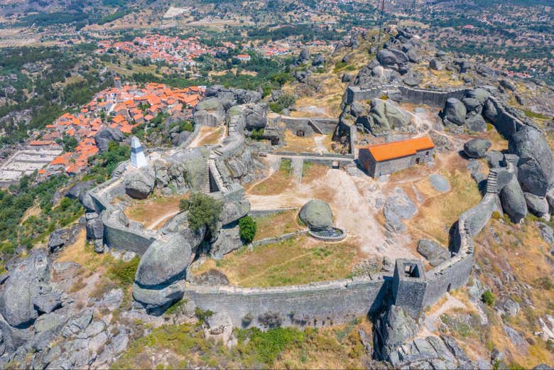 Vista aérea do castelo de Monsanto