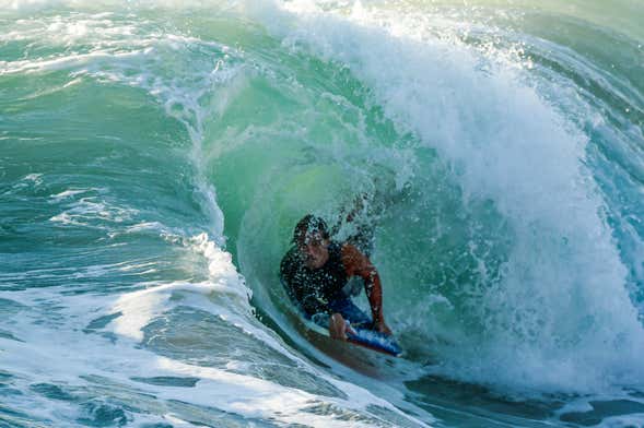 Cours de bodyboard à Nazaré