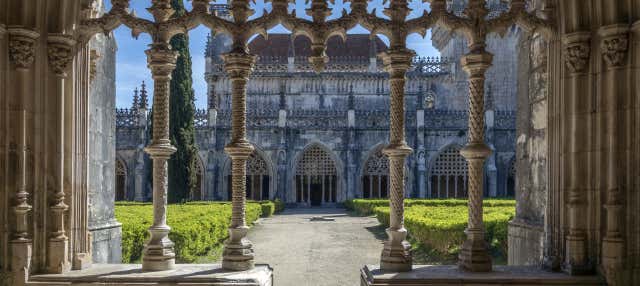 Excursão aos mosteiros da Batalha e Alcobaça saindo de Nazaré ...