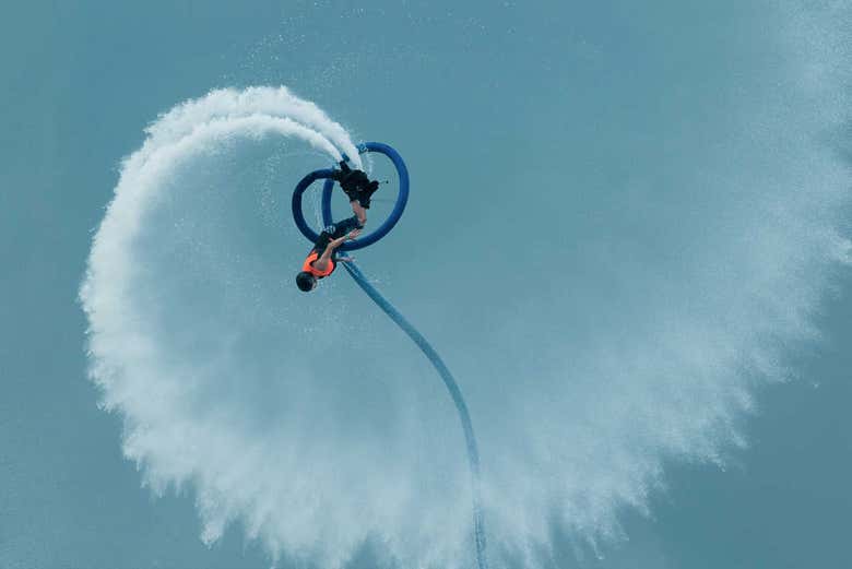 Pirouetting on the flyboard
