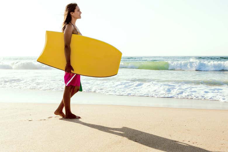 Paseando con la tabla de bodyboard