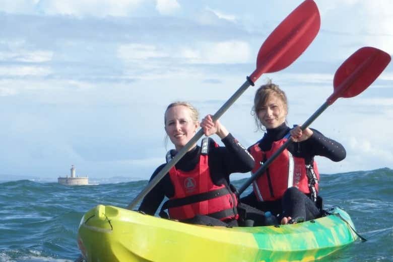 Le long du littoral de Lisbonne en kayak