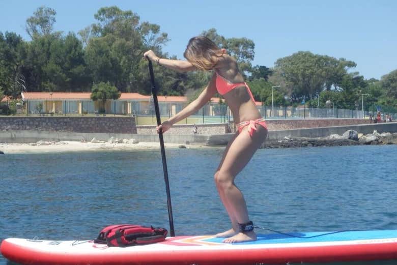 Remando cerca de la costa