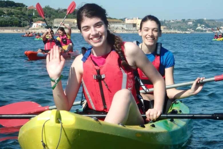 Pagayer en kayak le long de la côte de Lisbonne