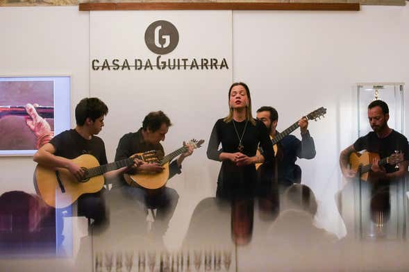 Espectáculo de fado en Casa da Guitarra