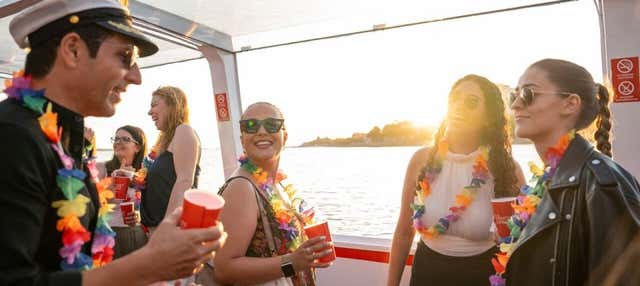 Fiesta en barco por el río Duero