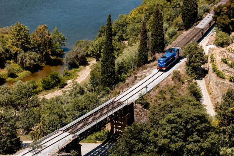 El tren recorriendo la región del Duero