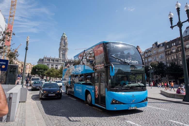 Recorred Oporto en este autobús