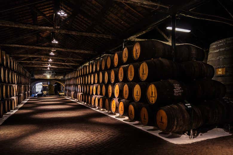 Interior de una bodega de Vila Nova de Gaia