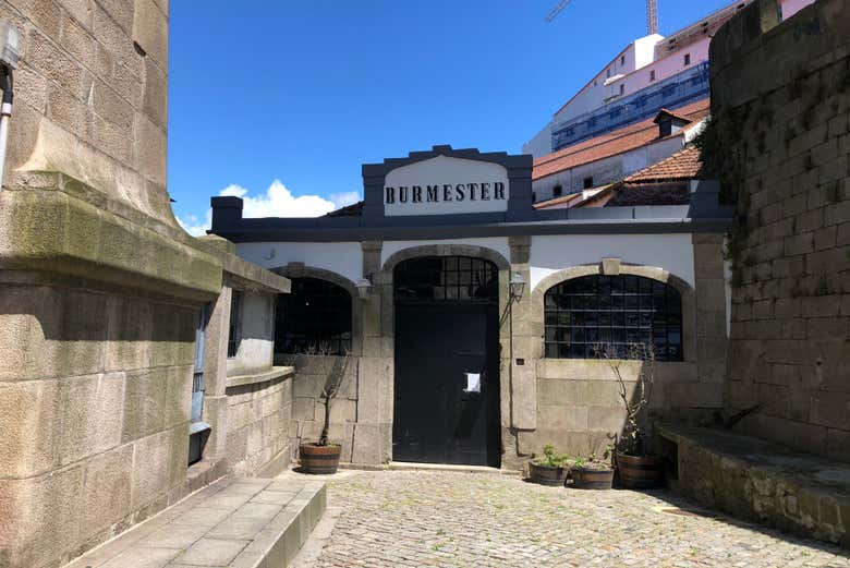 Entrada a la bodega Burmester