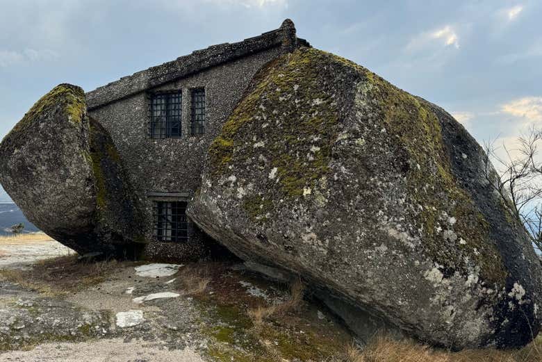 La curiosa Casa do Penedo