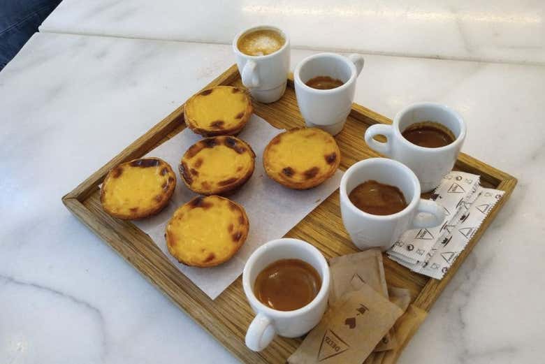 Pasteis de nata con caffè