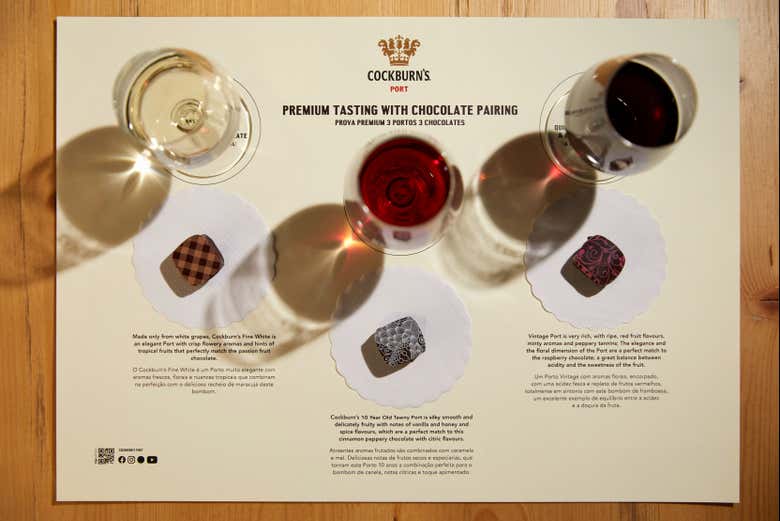 Diversi tipi di vino e cioccolato