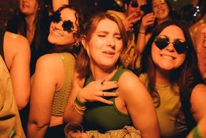 Vamos nos divertir muito durante o pub crawl