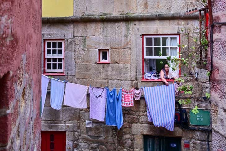 See daily life in Porto