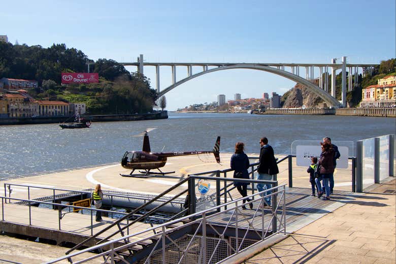 Vous décollerez d'un héliport sur les rives du fleuve Douro