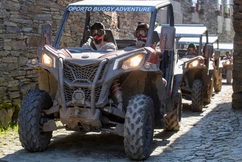 Desfrutando do tour de buggy pelos arredores do Porto
