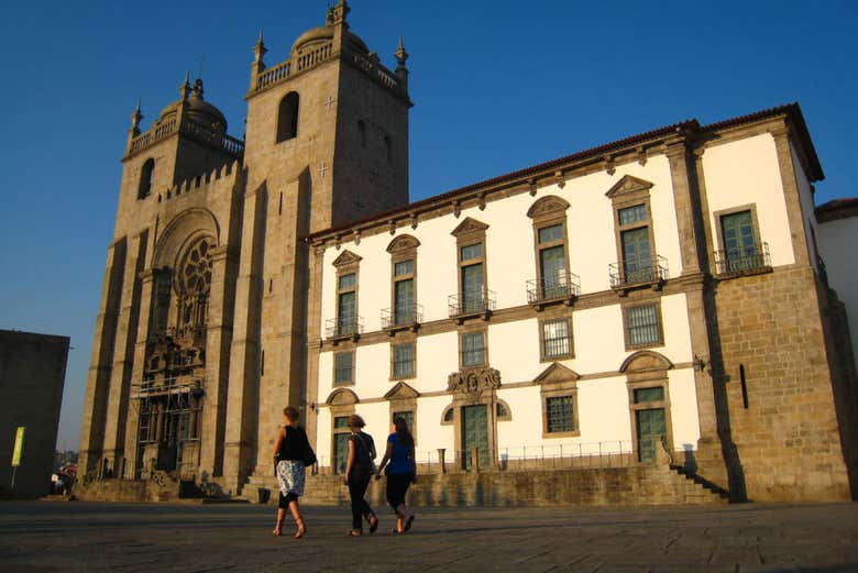 Fachada da catedral do Porto