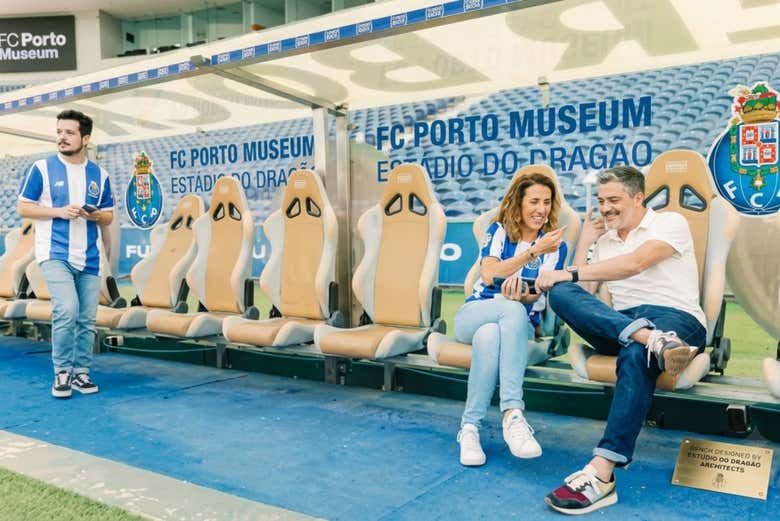 Sentaos en el banquillo a pie de campo como auténticos cracks