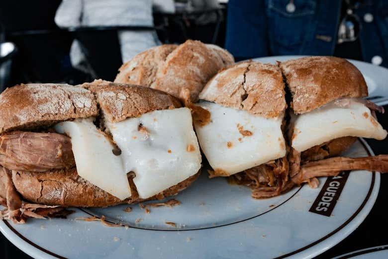 Sándwich de carne de cerdo