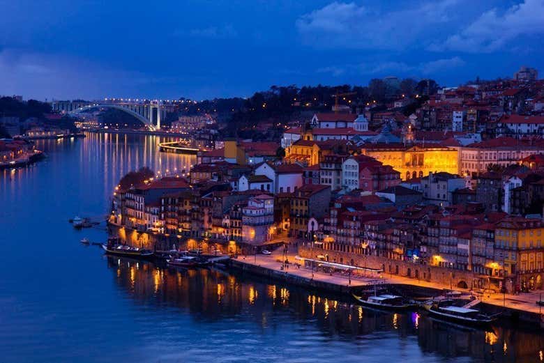 Oporto al anochecer