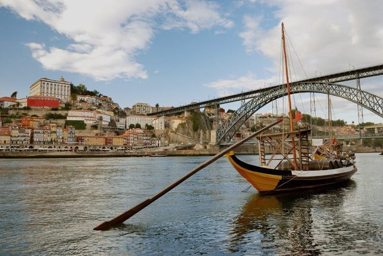 Navegando pelo Douro em um rabelo