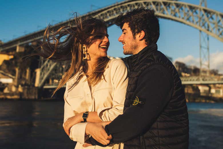 Casal junto à ponte de Dom Luís I