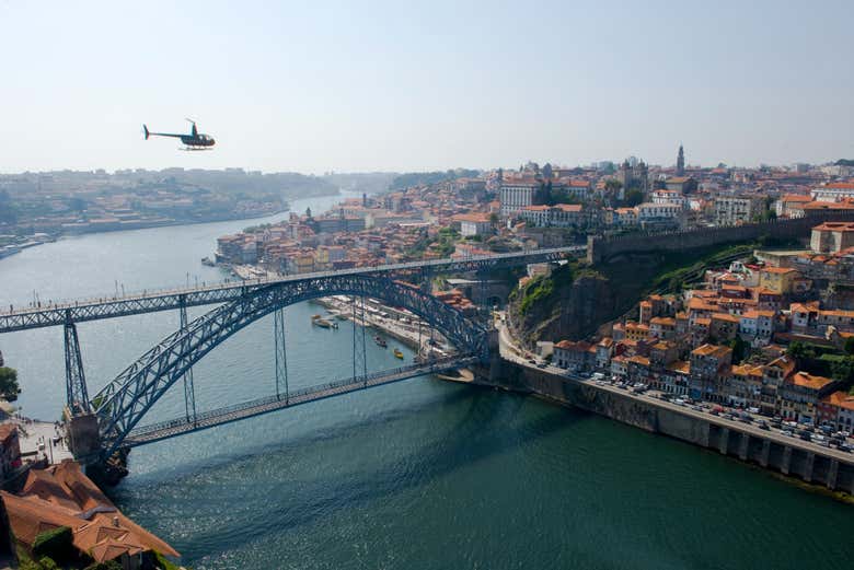 Sobrevolaremos en helicóptero el puente de Don Luis I