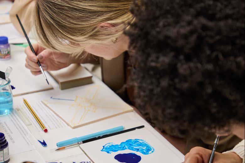 Clase de pintar azulejos 
