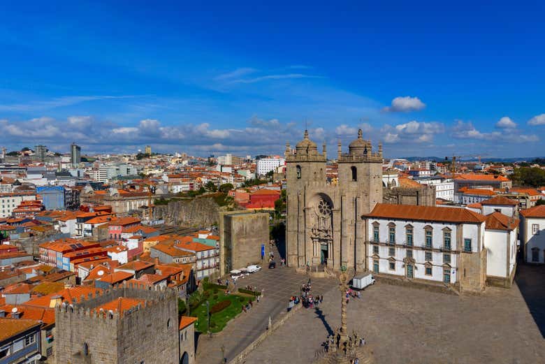 Plaza de la catedral de Oporto
