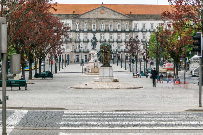 Stroll through the lovely Praça da Liberdade