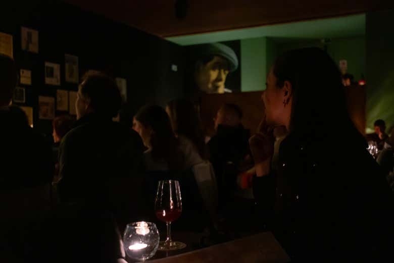 Público disfrutando del espectáculo de fado