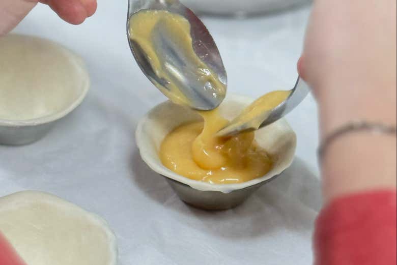 Remplissage des pastéis de nata