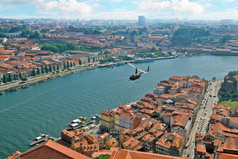 Survolez le Douro et le centre historique de Porto