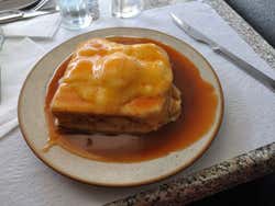 Francesinha, piatto tipico di Porto