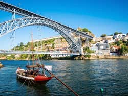 Rabelo tradizionale e Ponte di Dom Luís I