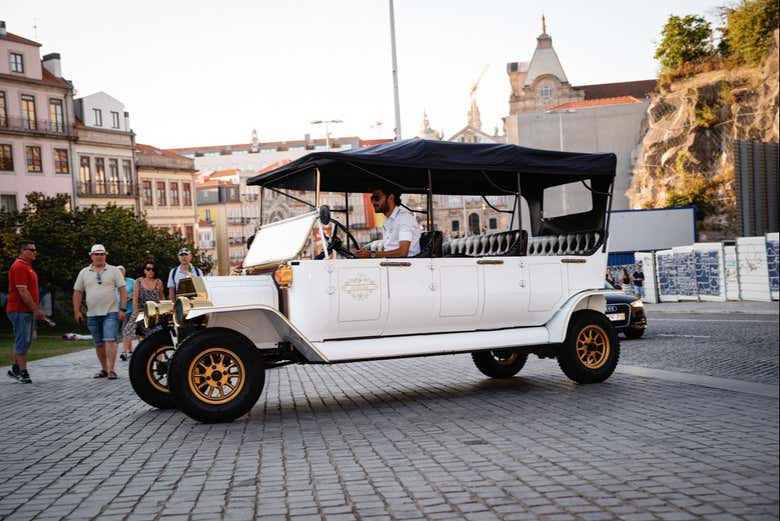 Tour en coche clásico por Oporto
